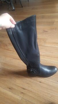 Knee high boots black