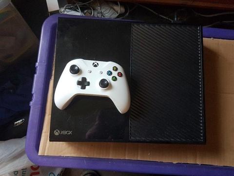 Xbox One 500 GIG with White controller and 3 Games £140 No Offers. Possible Delivery for Fuel