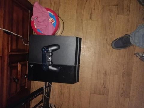 sony ps4 1 tb 1 controller hardly used swap with in reason laptop moblile with in reason £120