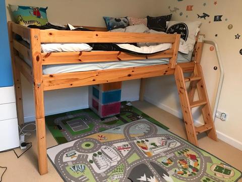 Flexa bed, mid level with ladder