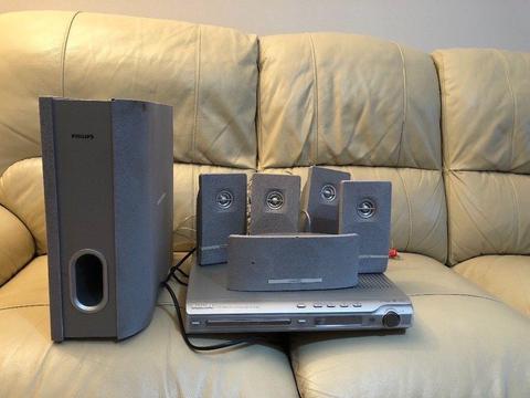 Philips home theatre system 5 + 1 old but working