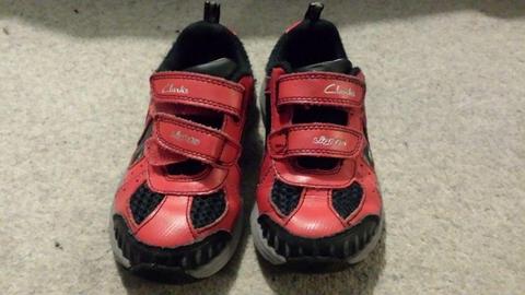 Clarks red flashing stomposaurus shoes size 8 and a half g £6