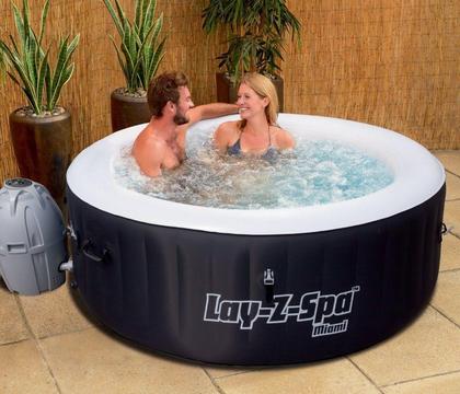Miami 2-4 person Lay-Z-Spa inflatable hot tub