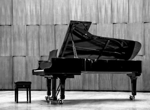 BRAND NEW - STEINHOVEN SG227 - HIGH GLOSS BLACK GRAND PIANO