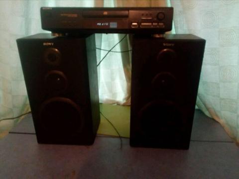 SONY CD Player& pair SONY Speakers