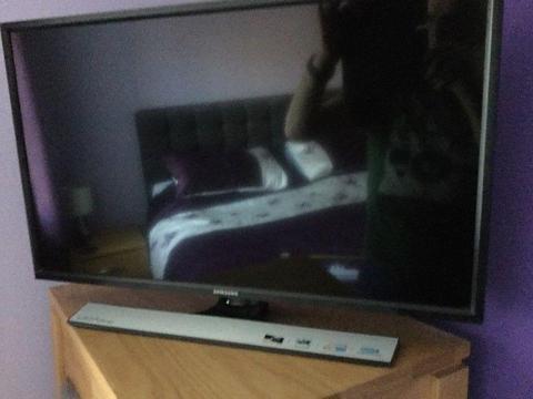 Samsung 27” LED TV Monitor