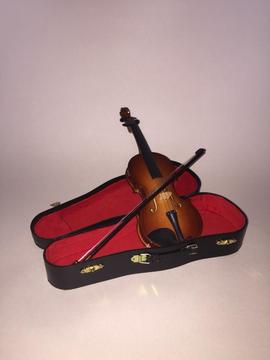 Miniature violin