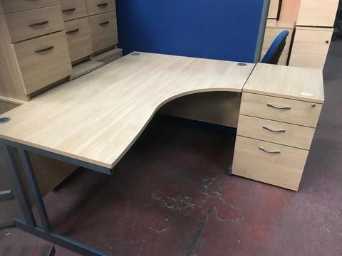 1600mm Oak Veneer Curved Desk
