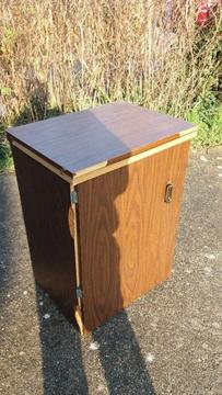 Free sewing table