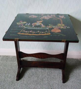 VINTAGE OAK SIDE TABLE WITH GLASS TOP/EMBROIDERY, TILTS TO FOLD 18