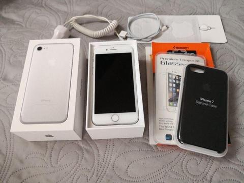Apple iPhone 7 Silver 128GB UNLOCKED UNUSED NEW Accessories FREE EXTRAS MINT condition !!!