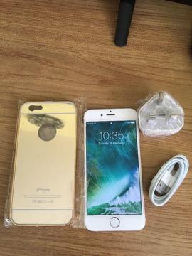 I phone 6 Unlocked Gold excellent condition small crack fully functional