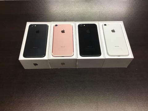 iPhone 7 32gb unlocked very good condition with warranty and accessories