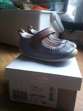 Babies first shoes size 4 fit f