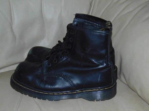 Dr martens boots Air Wair safety boots size 10 black