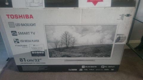 Toshiba 32 inch smart tv with inbuilt dvd