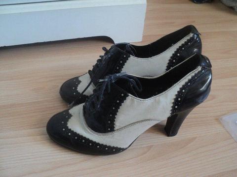 Gorgeous black and white spatz heels