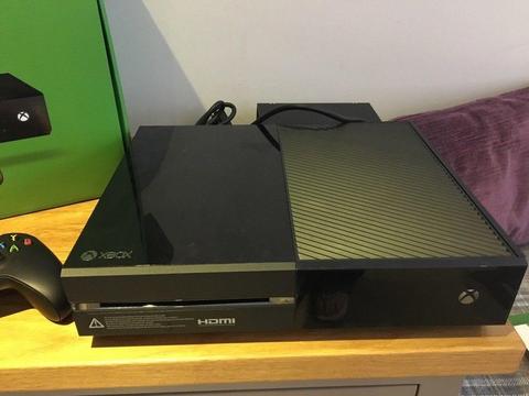 Xbox One Console & 4 Games