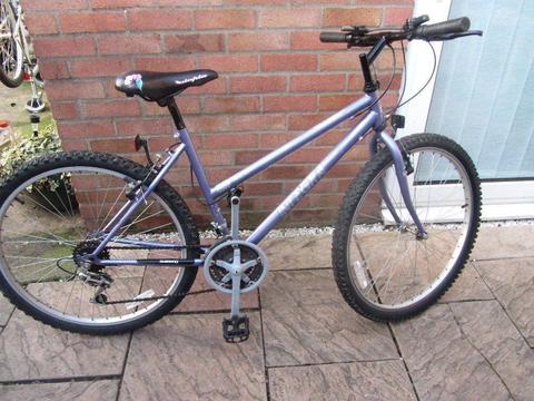 ladies mountain bike 18 speed 18 inch frame full working order £30.00