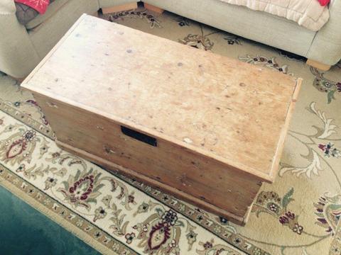 Pine blanket box / chest / trunk