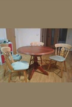 Dining table and set of 4 chairs, MUST GO ON MONDAY