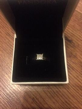 NOW REDUCED!!!! 18ct white gold 9 diamond ring stunning piece of jewellery