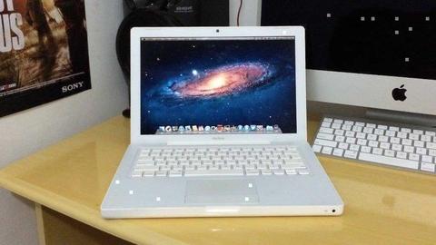 Apple Macbook White 13' Adobe CS6 Logic Pro 9 GarageBand Final Cut Pro X Traktor 2Ghz 4GB 120GB HD