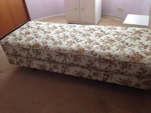 Single bed divan style in good clean condition with patterned mattress
