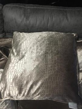 9 cushions 50x50cm