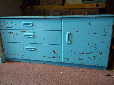 Gone pending pickup Free low drawer and cupboard unit