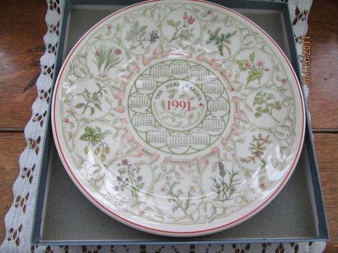 WEDGWOOD PLATES ( SET OF 4 )