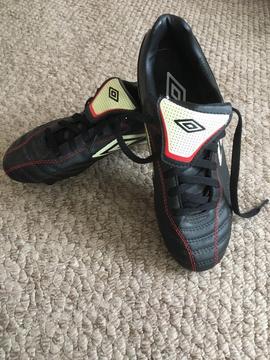 Football boots / studded / size 3