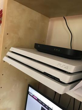 White PS4 Pro