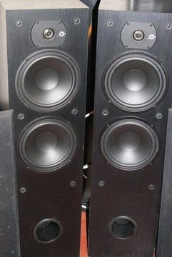 A pair of black dynalab sda 2.8 floor tower speakers