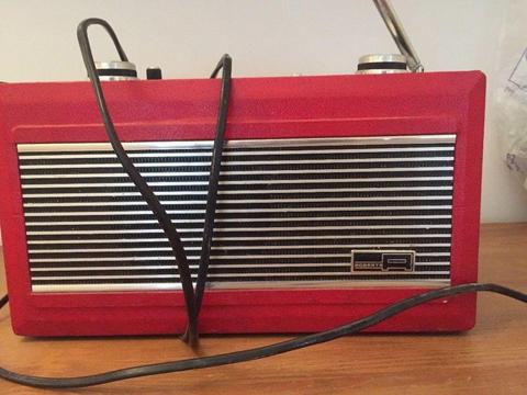 Handsome looking old Roberts radio (in red) £20