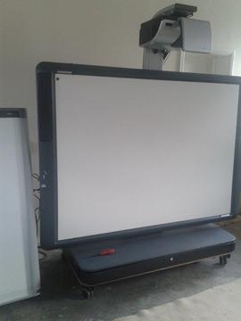 HUGE PROMETHEAN 580 PRO INTERACTIVE SCREEN SYSTEM and projector