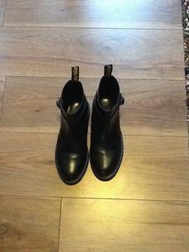 DR MARTEN BOOTS SIZE 5 GREAT CONDITION