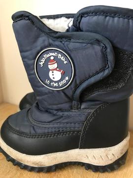Jojo snow boots size 5
