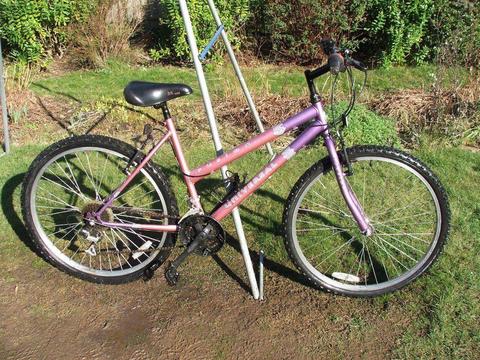 Ladies/Girls Mountain Bike 26in Wheel 18in Frame 18 Gears In Excellent Condition