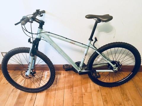 Raleigh Freeride bike, mint condition, Disc brakes, 24 Speeds, 17 inch frame, Suspensions