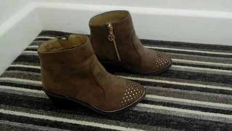 New girls river island boots