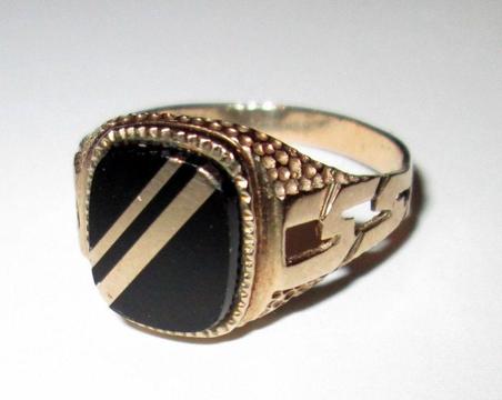 Gents gold 9ct black onyx ring size T or there abouts