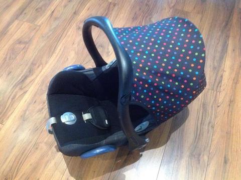 Maxi Cosi baby child car seat black Size 0 cabriofix new born rear facing