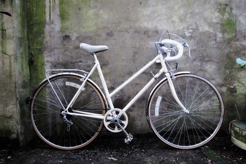 FALCON PARIS. 21 inch, 53.5 cm. Vintage ladies womens racer racing road bike, 5 speed