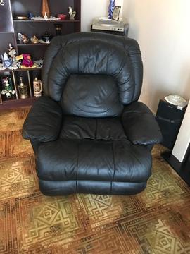 *FREE*Large black recliner chair