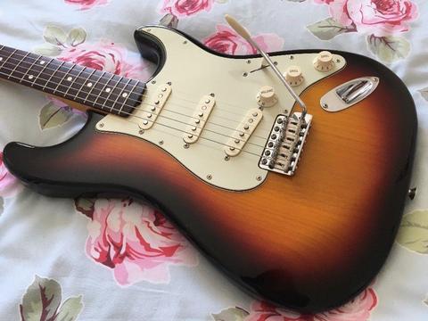 Fender Stratocaster 60s Classic Series Electric Guitar Sunburst Telecaster Gibson 59 62 65 Squier
