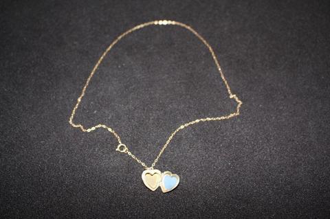 9ct gold heart shaped locket with chain