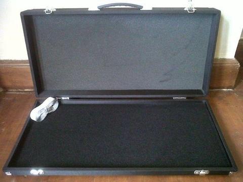 Diago Showman PB03 hardcase pedalboard for effects / FX pedals