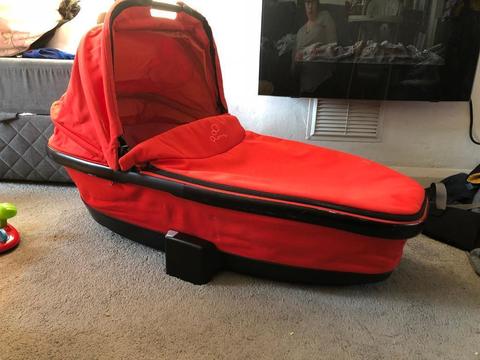 Quinny collapsible carrycot