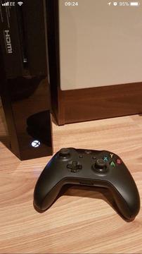 Xbox One Console, game and accessories